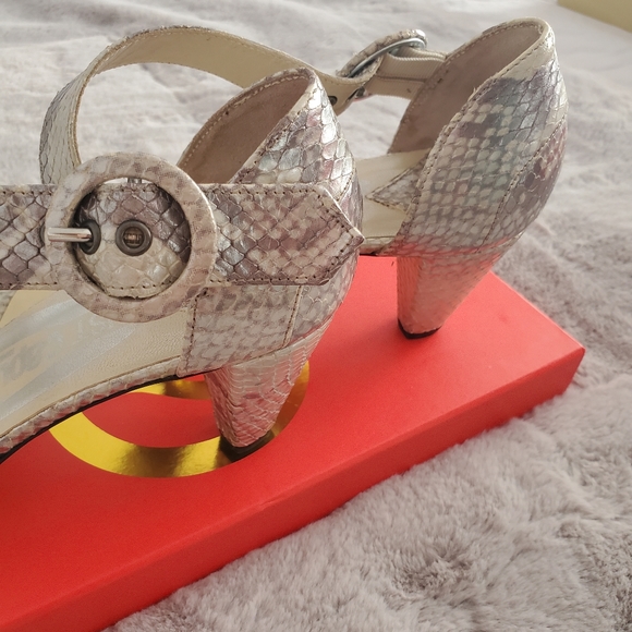 Just Capucci low heel sandals - Picture 2 of 4